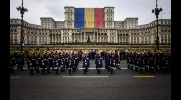 Iulian Dumitrescu: "La mulți ani tuturor militarilor Armatei României, fie ei în activitate sau în rezervă! "