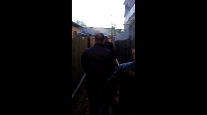 Polițiștii ploieșteni au descins acasa la cei bănuiți că fura din genți și buzunare în zonele aglomerate din oraș