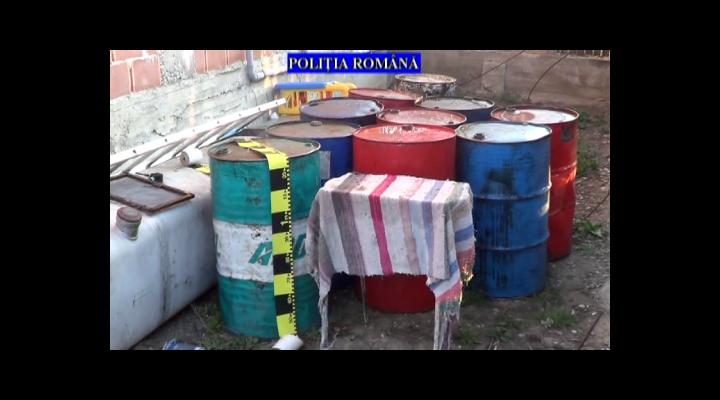 IMAGINI  de la perchezitiile facute in Prahova la persoane banuite de furt si proxenetism