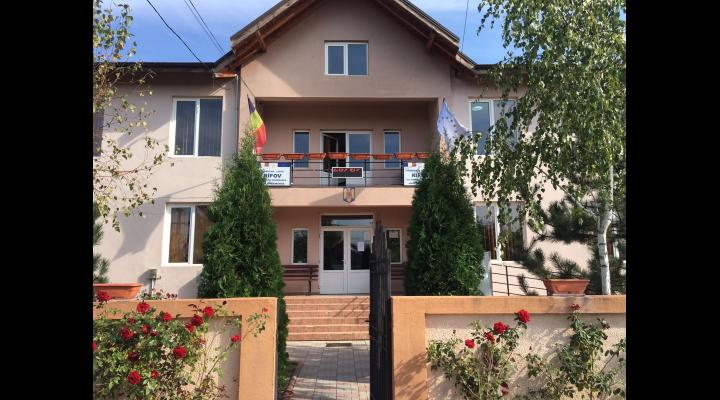 A demarat campania de curățenie de primăvară, în Râfov. Angajații Primăriei au adunat tone de gunoi de pe domeniul public