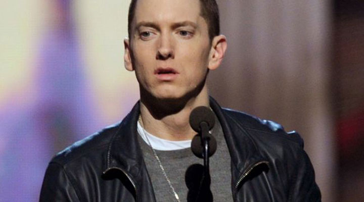 Eminem a renuntat pentru o zi la imaginea de "baiat rau"