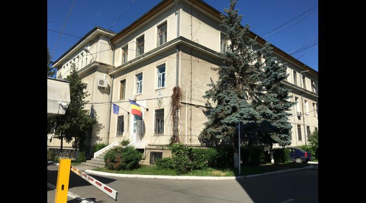 Un tânăr de 18 ani a furat peste 3000 de euro dintr-un apartament din Ploiești