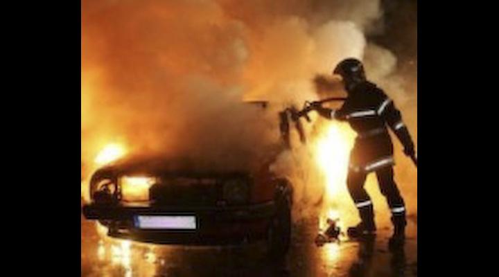 O mașină a ars ca o torță în Bușteni