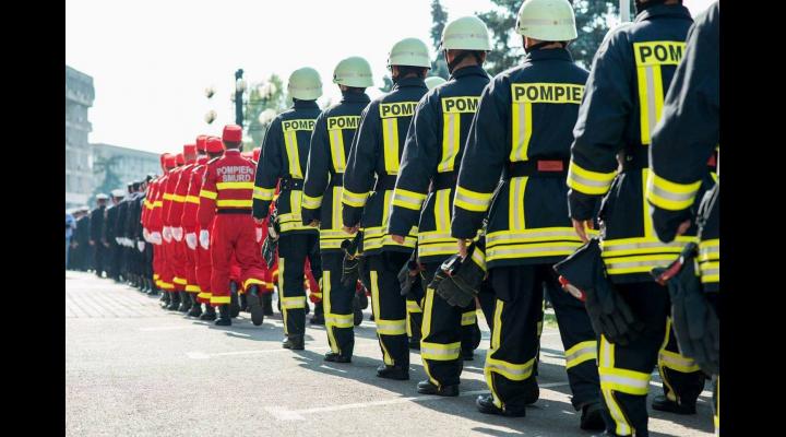 Zilnic peste 200 de pompieri prahoveni vor fi la datorie de sărbătoarea Adormirii Maicii Domnului