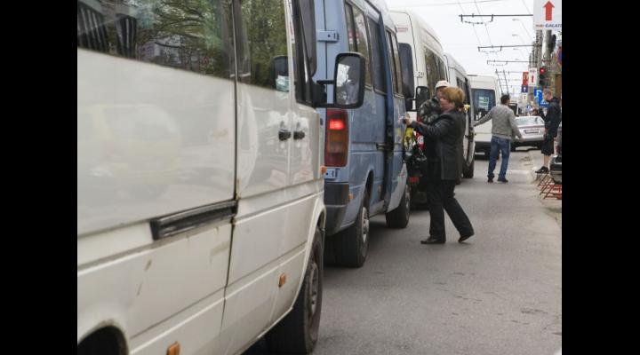 Consiliul Județean Prahova cere operatorilor de transport revenirea la vechile tarife