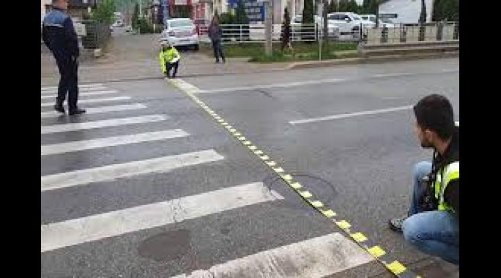 Accident în Ploiești/O femeie a fost lovită de mașină în timp ce traversa regulamentar