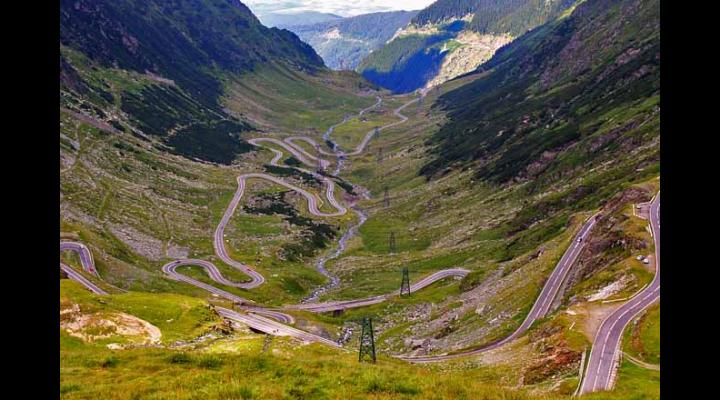 Transfăgărășan, risc de închidere. Stâncă de 1000 de tone desprinsă din versant