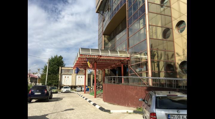 Cercetări demarate de DIICOT după ce o persoană a căzut de la etajul unui imobil din  Ploiești