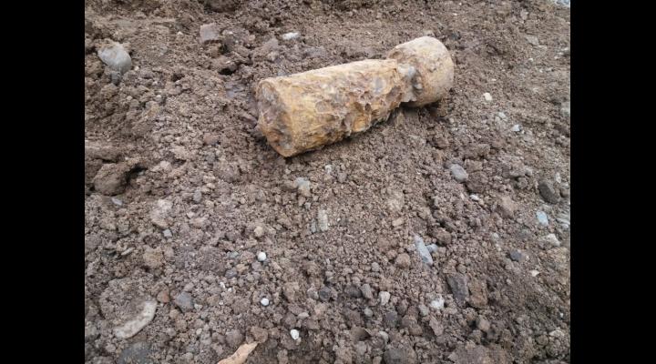 Bombă de aviație, găsită în albia râului Prahova 