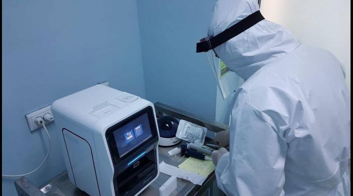 Specialiștii Laboratorului Unității de Primiri Urgențe  Ploiești au făcut primele probe înainte de începerea testărilor pentru coronavirus