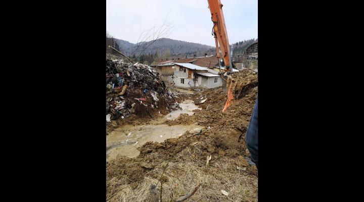 20 de construcții modulare vor ajunge mâine la familiile din Azuga evacuate din cauza alunecarii de teren