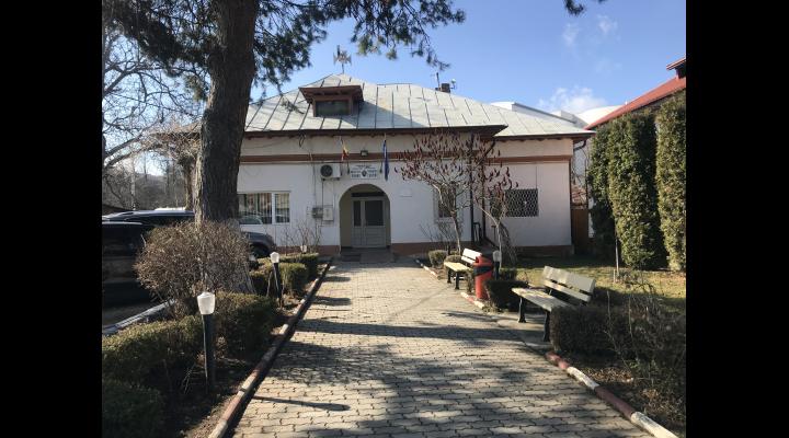 O angajata a Primariei Poiana Campina, confirmata cu COVID-19