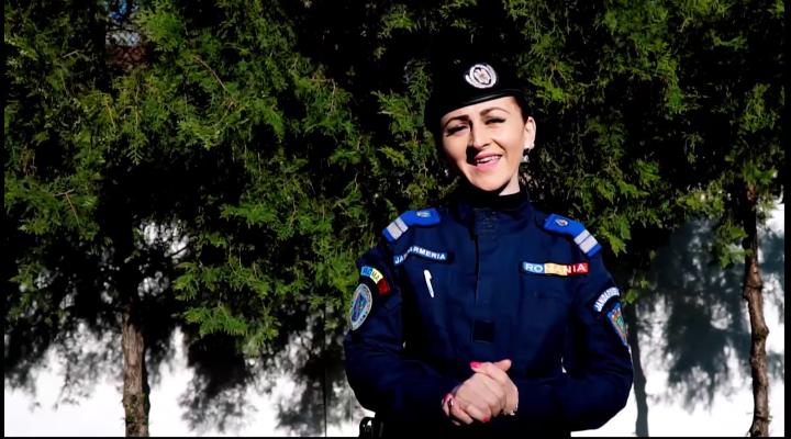 VIDEO: Andreea Vochescu, jandarmerita din Ploiesti, interpreteaza o priceasna