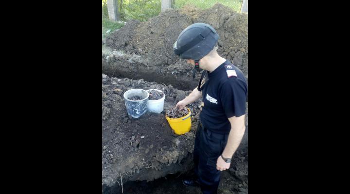 Ce a găsit un bărbat din Plopeni în timp ce săpa pentru amenajarea grădinii