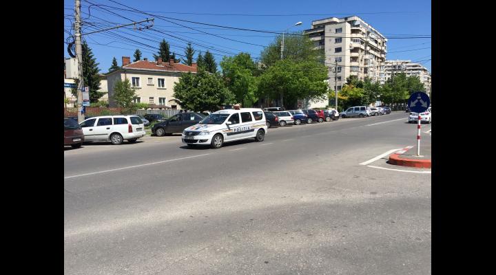 O fată de 15 ani este cercetată pentru furt