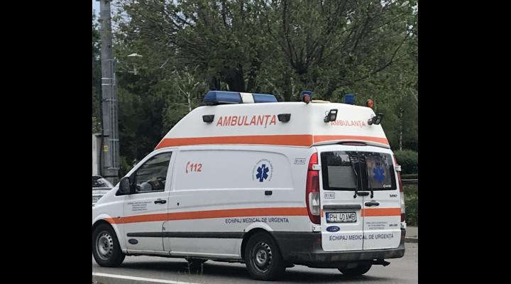 Autoturism rasturnat pe plafon in urma unui accident produs la Barcanesti