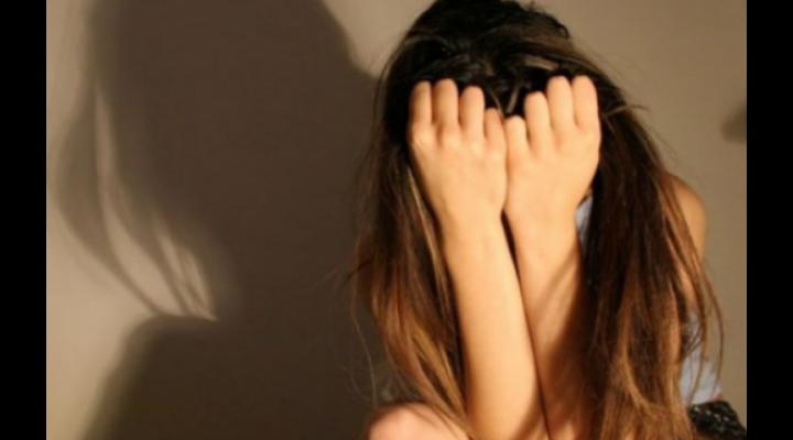 Doi tineri din Prahova au racolat o minoră  în vederea exploatării prin practicarea prostituției
