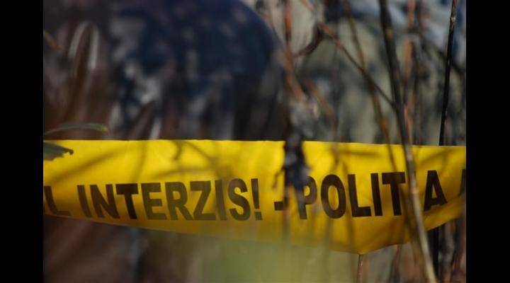 Un bărbat a fost găsit spânzurat pe podul de cale ferată dintre stațiile c.f. Blejoi și Scăieni 