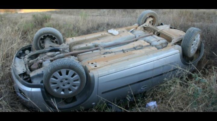 O mașină s-a răsturnat în Bărcănești, pe DN 1