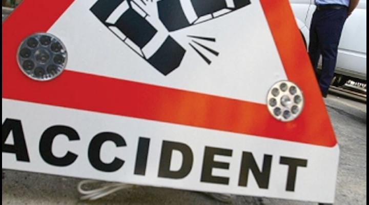 O ambulanță cu șase pacienți, implicată într-un accident în Ploiești