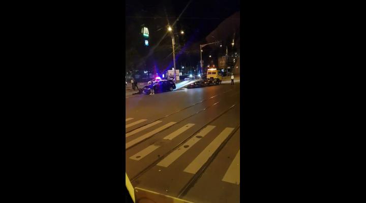 FOTO Accident, noaptea trecută, în intersecția de la Nord, în Ploiești