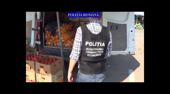 Aproape 4,5 tone de fructe și legume confiscate de polițiști de la comercianții din Puchenii Mari (VIDEO)