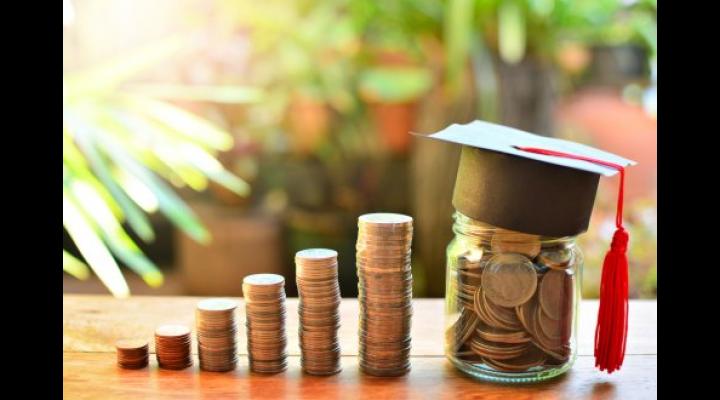 Burse școlare din bugetul de stat - premieră în sistemul de învățământ preuniversitar