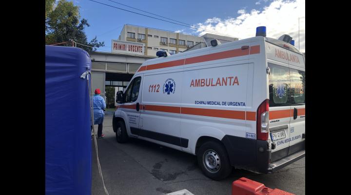 Patru mașini, implicate într-un accident pe Centura de Est a Ploieștiului/Două persoane au fost rănite și duse la spital