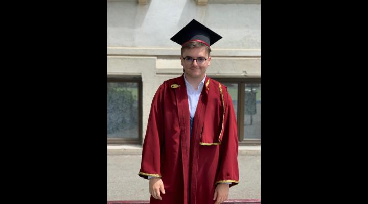 Elevi prahoveni de 10 - Rareș Avram: ”Am fost admis la Universitatea Harvard din Statele Unite ale Americii, dupa un proces competitiv de admitere care a inceput in luna Noiembrie a anului 2020”