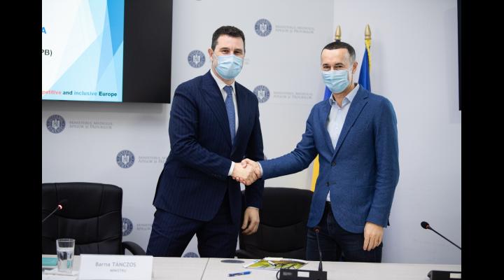 Bani europeni pentru reducerea poluării în Ploiești. Contractul de finanţare a fost semnat de ministrul Mediului, Barna Tánczos, şi preşedintele CJ Prahova,  Iulian Dumitrescu