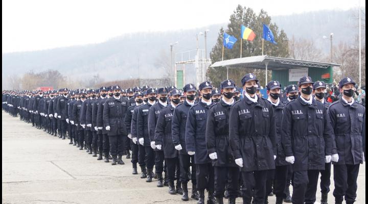 VIDEO Elevii Şcolii  de Subofiţeri de Pompieri şi Protecţie Civilă  Boldeşti au rostit jurământul de credinţă