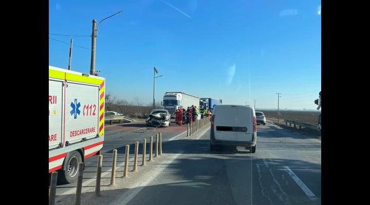 FOTO O persoană a fost rănită în urma unui accident produs pe DN 1, Movila Vulpii