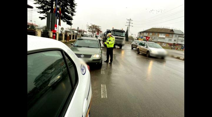 Ploieștean prins la volan de către polițiști, deși avea permisul de conducere anulat