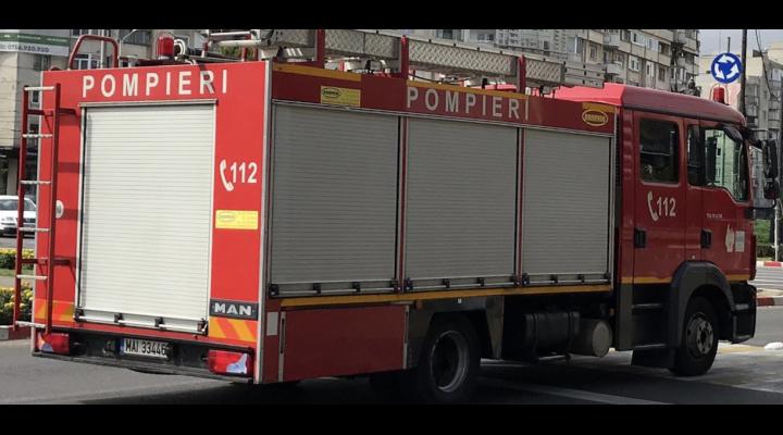 Incendiu la un supermarket din Ploiesti, izbucnit cel mai probabil de la un scurtcircuit electric la un aparat frigorific