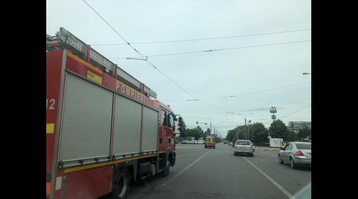 UPDATE Incendiu la un atelier de textile din Ploiești