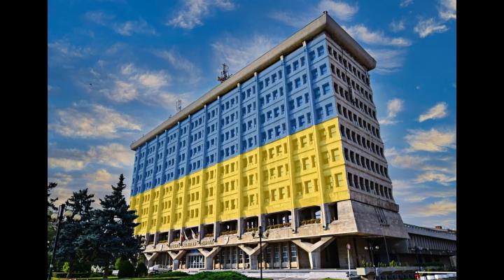 Palatul Administrativ din Ploieşti va fi iluminat  în culorile drapelului Ucrainei, în acest weekend