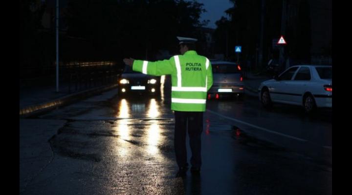 Șofer băut și fără permis, urmărit în trafic de polițiștii prahoveni