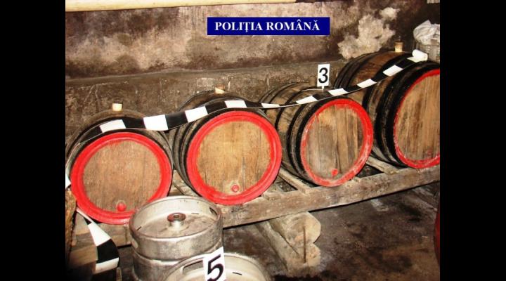 Instalație artizanală și 1.550 de litri alcool, găsite în timpul unor percheziții făcute în Prahova