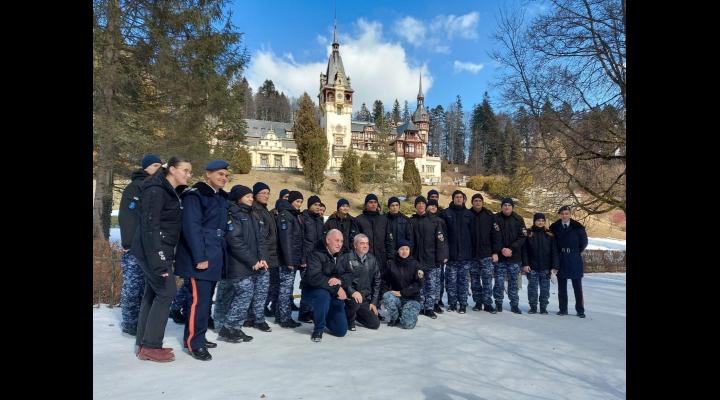 Liceenii militari din Ucraina, refugiați la Colegiul Militar din Breaza, în vizită la Castelul Peleș