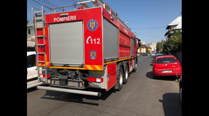 Pompierii prahoveni, solicitați să intervină în Buzău/Un bărbat a murit în urma unui incendiu