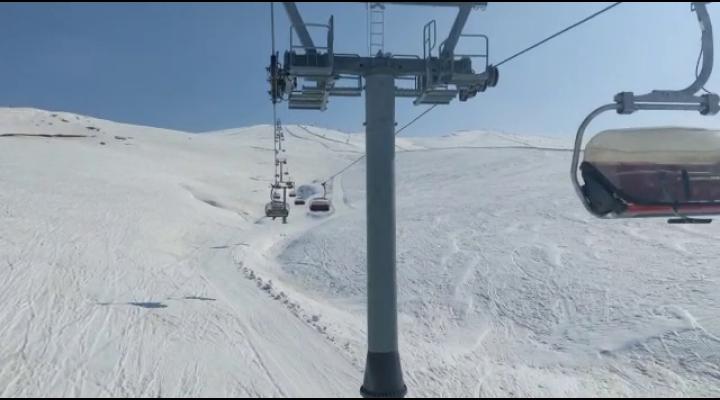 Zi superbă pe munte pentru schiori/Ce pârtii sunt deschise la Sinaia - VIDEO