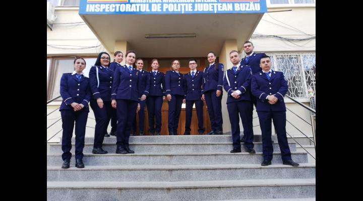Absolvenţi ai Şcolii de Agenţi de Poliţie „Vasile Lascăr” Câmpina s-au prezentat la I.P.J. Buzău, pentru a fi numiţi în funcţie