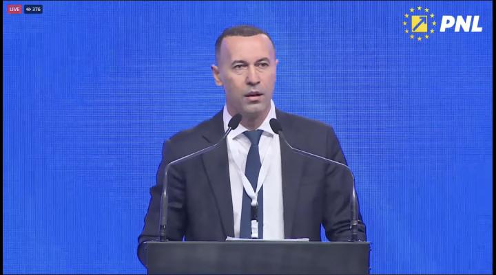 Iulian Dumitrescu, presedintele PNL Prahova, l-a sustinut astazi pe Nicolae Ciuca la Congresul Extraordinar al Partidului National Liberal