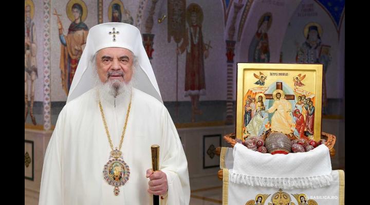 Patriarhul Daniel, mesaj de Paşti: Sărbătoarea ne îndeamnă pe toţi să împărtăşim celor din jur bucuria şi pacea lui Hristos