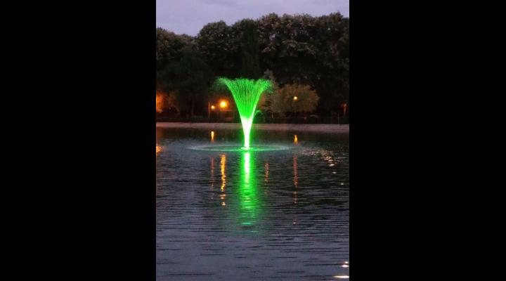 FOTO - Fântână arteziană, amenajată în lacul din Parcul Regele Mihai I, din Ploiești