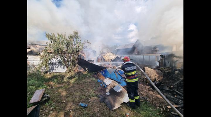Val de incendii de locuințe în Prahova! Cum putem preveni astfel de evenimente