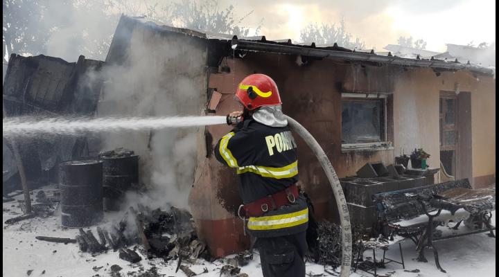 Peste 150 pompieri prahoveni vor fi la datorie în aceste zile