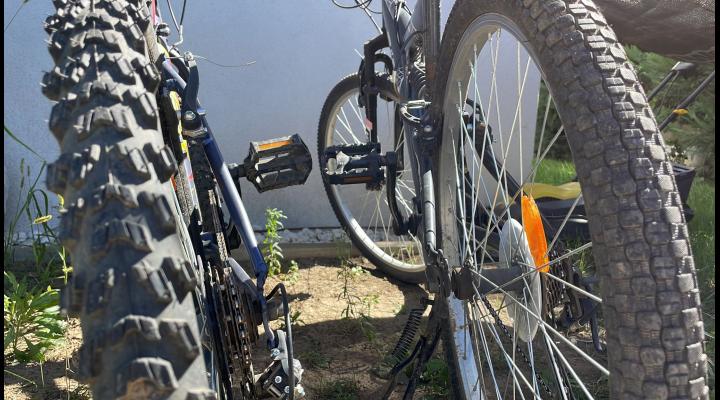 Doi minori au fost depistați la scurt timp de polițiști,  după ce ar fi sustras două biciclete