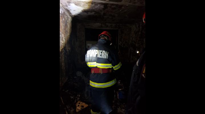 Un barbat de 77 ani, carbonizat intr-un incendiu produs in comuna Apostolache