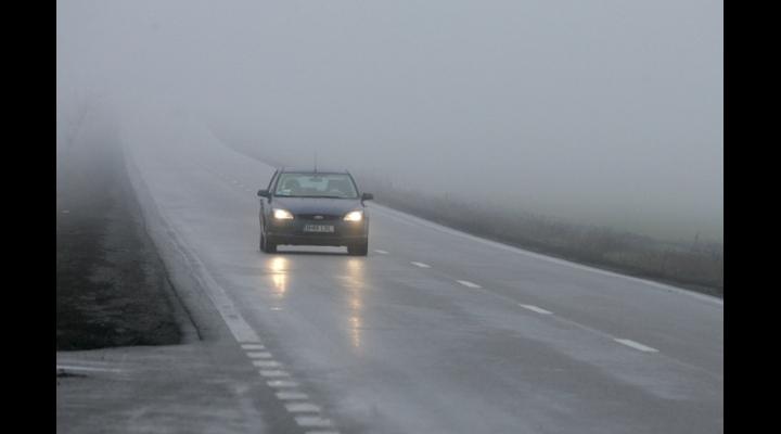 Pe A3 București-Ploiești, DN 1 Ploiești-Brașov, traficul se desfășoară pe un carosabil parțial umed, cu precipitații sub forma de ploaie ușoară